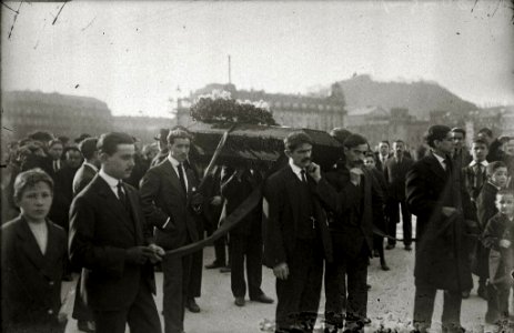 Cortejo fúnebre de Paulino Aguirre, joven donostiarra de 17 años fallecido en Eibar víctima de un accidente (7 de 8) - Fondo Car-Kutxa Fototeka