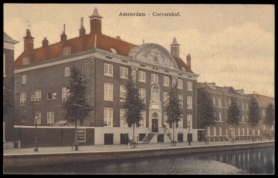 Corvershof, destijds bestemd voor bejaarde echtparen, Nieuwe Herengracht 6-18. Uitgave Brouwer & De Veer, Amsterdam no 15, Afb PBKD00182000001