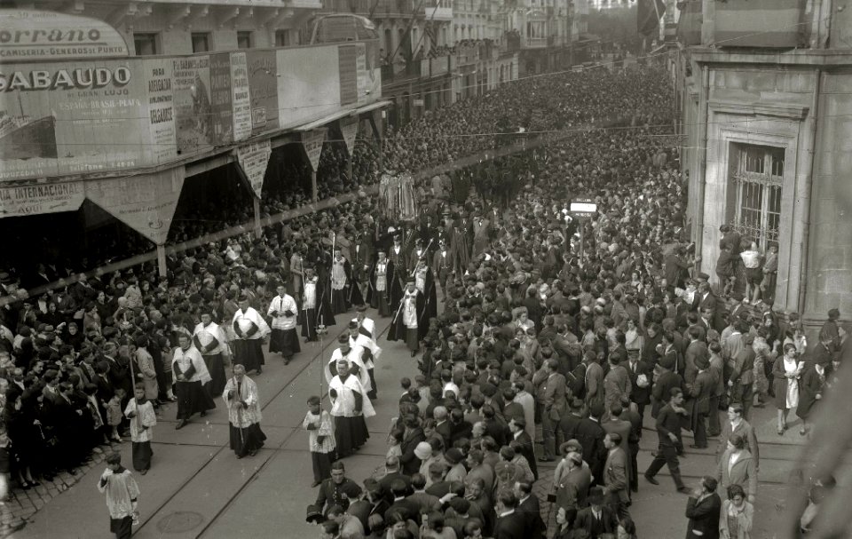 Cortejo fúnebre por la muerte del compositor Secundino Esnaola por diversas calles de San Sebastián (2 de 6) - Fondo Car-Kutxa Fototeka