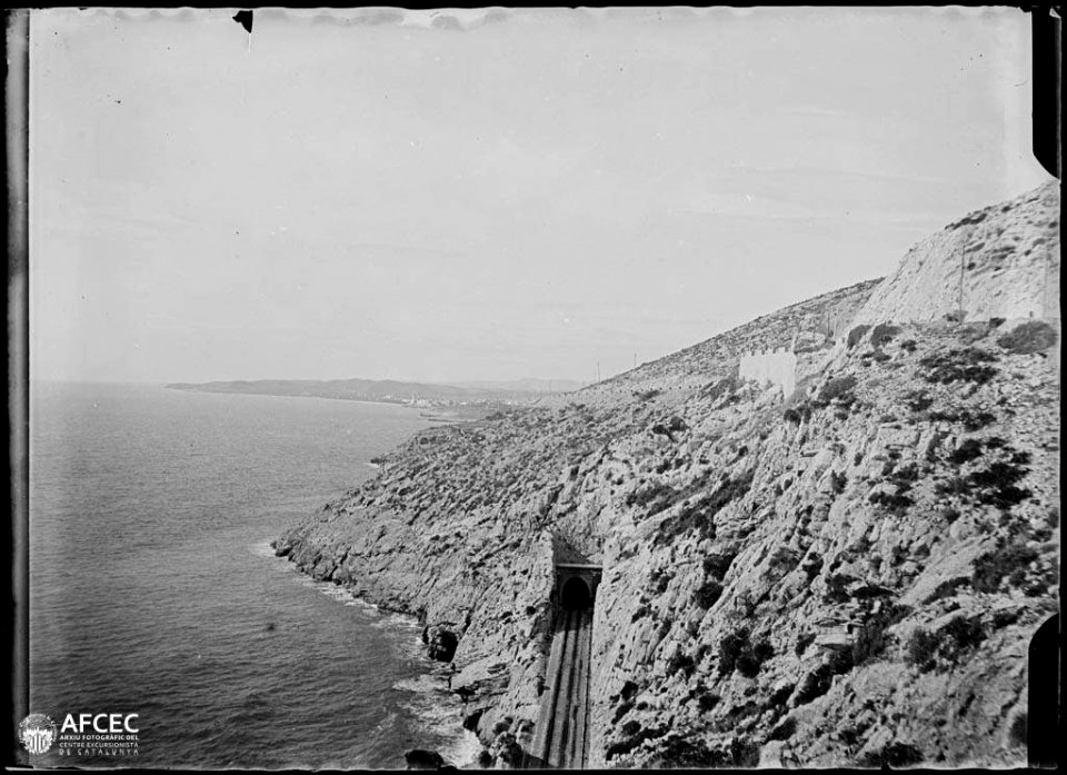 Costes de Garraf i la via del tren