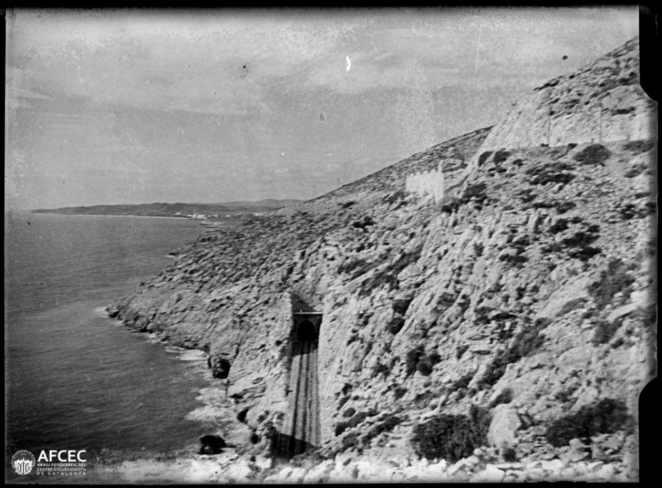 Costes de Garraf i la via del tren (AFCEC MORELLO A 7665)
