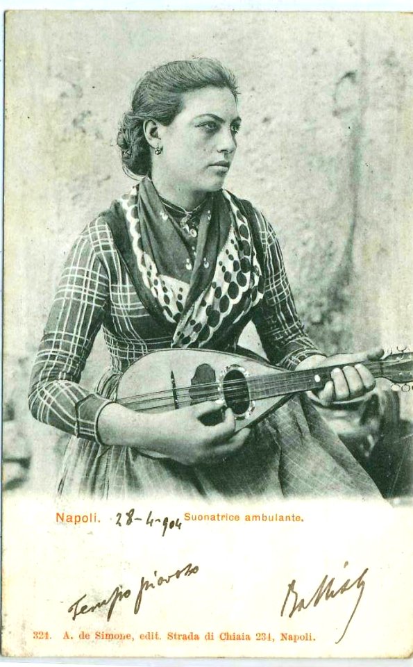 Costumi Napoletani suonatrice ambulante anni 1900