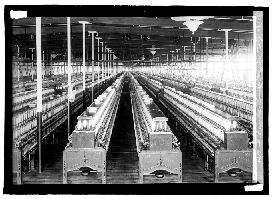 Cotton mills spinning frames, Coolidge Mills, Manchester, N.H. LCCN2016821905