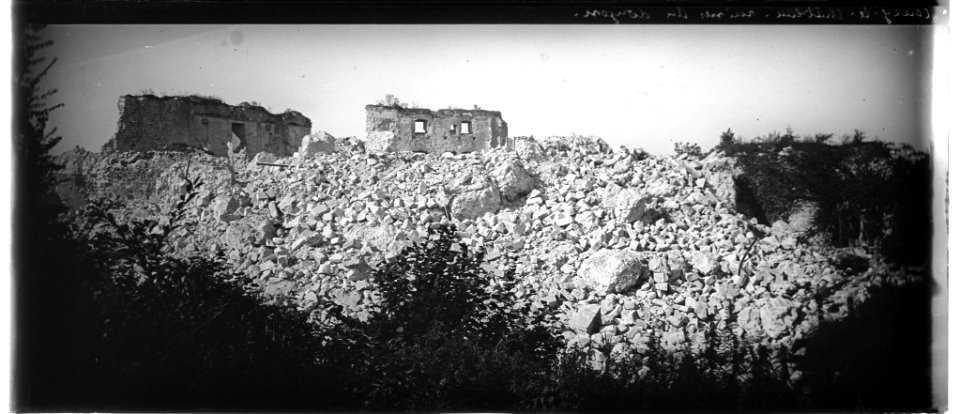 Coucy le Château. Ruines du donjon - Fonds Berthelé - 49Fi1182