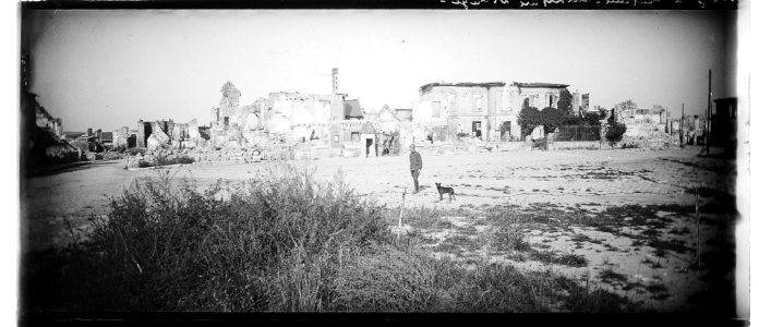 Coucy le Château. Ruines du village - Fonds Berthelé - 49Fi1179