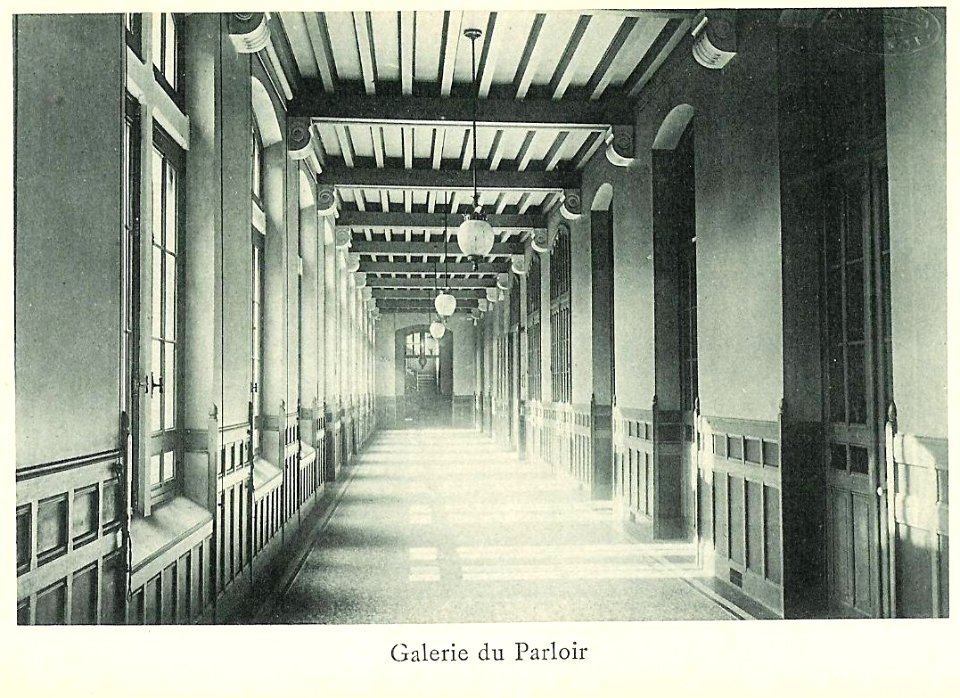 Couloir-lycée-Molière