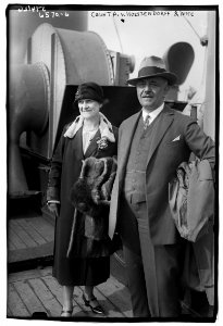 Count A.V. Holzendorff & wife LCCN2014719345