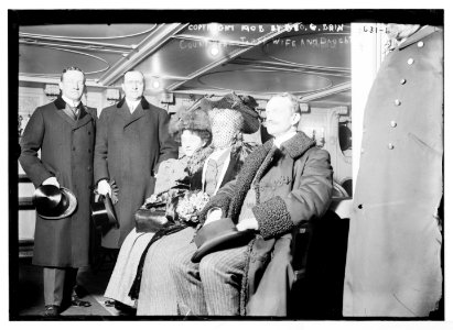 Count Bernsdorff, wife, and daughter seated LCCN2014683056