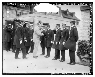 Count Bernstorff greeting U.S. Naval officers LCCN2014686991