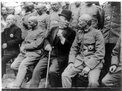 Count Okuma and the brains of the Japanese Army (seated with many generals) LCCN2016648026
