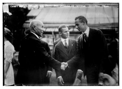 Count Okuma welcomes Paul Des Jardien of Chicago baseball team, 11-18-15 LCCN2014700294