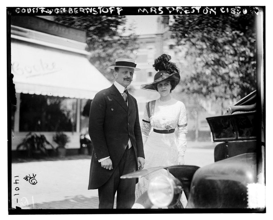 Count von Bernstoff & Mrs. Preston Gibson LCCN2014687712