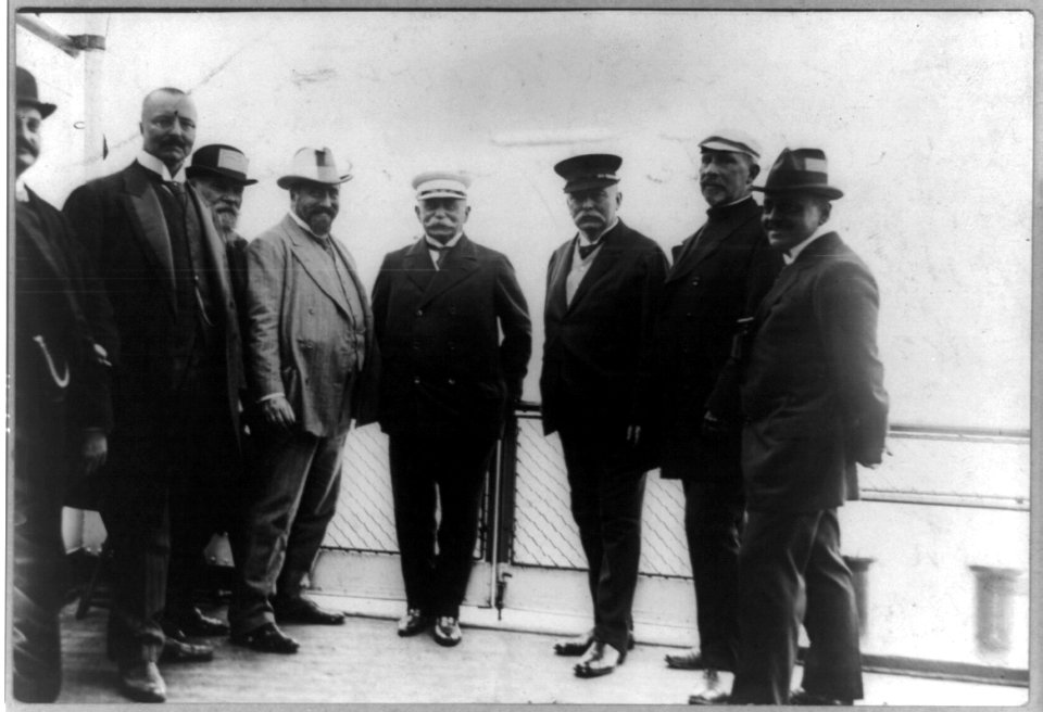 Count Zeppelin - in Viktoria Louise; with his assistants and present minister LCCN92501042