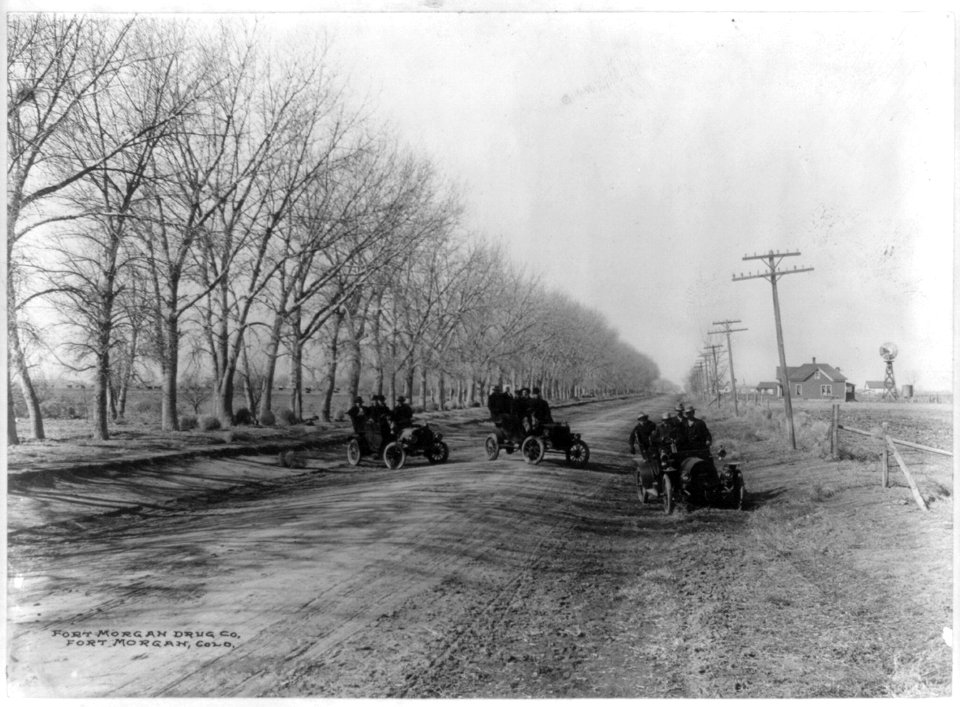 County road, Ft. Morgan, Colo. LCCN2012649625