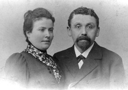 Couple 1880 hg