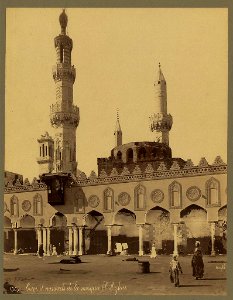 Cour et minarets de la mosquée el-Azhar - Bonfils. LCCN2004668148