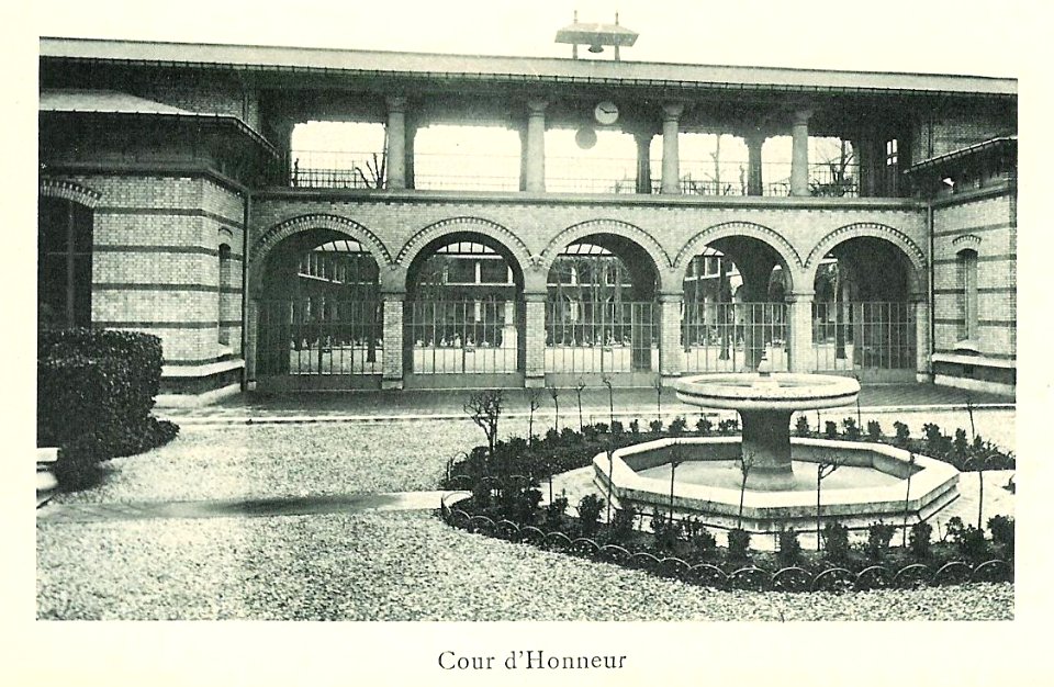 Cour-honneur-lycée-Molière