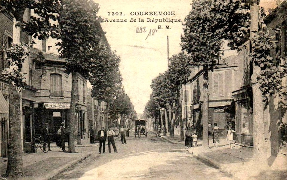 Courbevoie.Avenue de la République.Fiacre