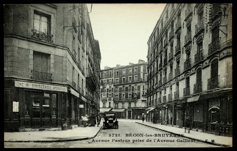 Courbevoie.Avenue Pasteur prise de la rue Gallieni