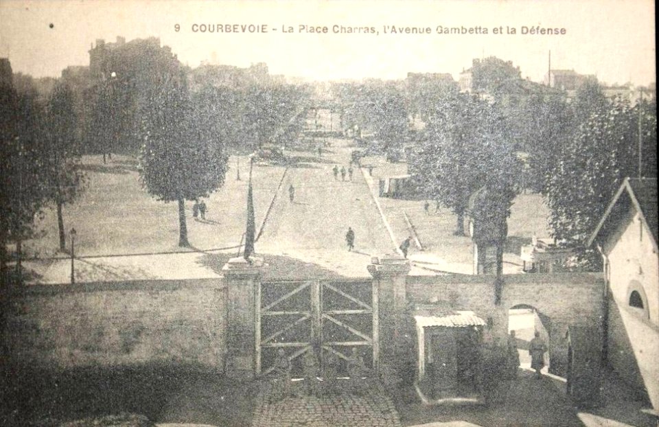 Courbevoie.Place Charras.Avenue Gambetta