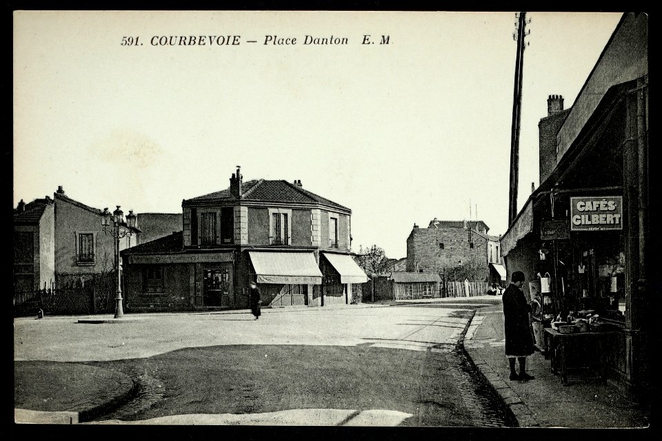 Courbevoie.Place Danton
