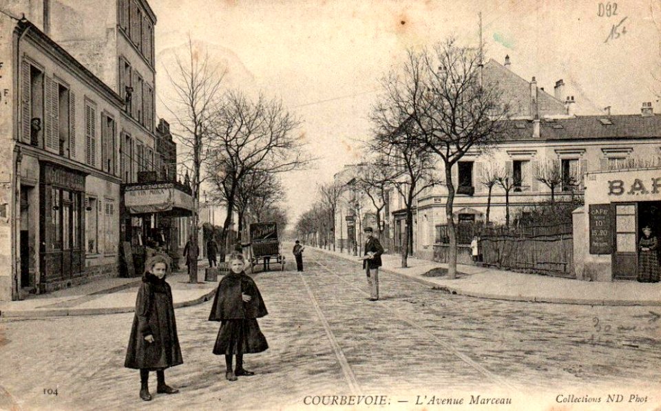 Courbevoie.Avenue Marceau.Enfants