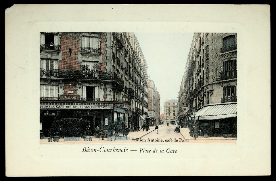 Courbevoie.Place Sarrail.Place de la Gare