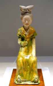 Court lady figure, China, Tang dynasty, 8th century AD, three-color glaze - Matsuoka Museum of Art - Tokyo, Japan - DSC07335
