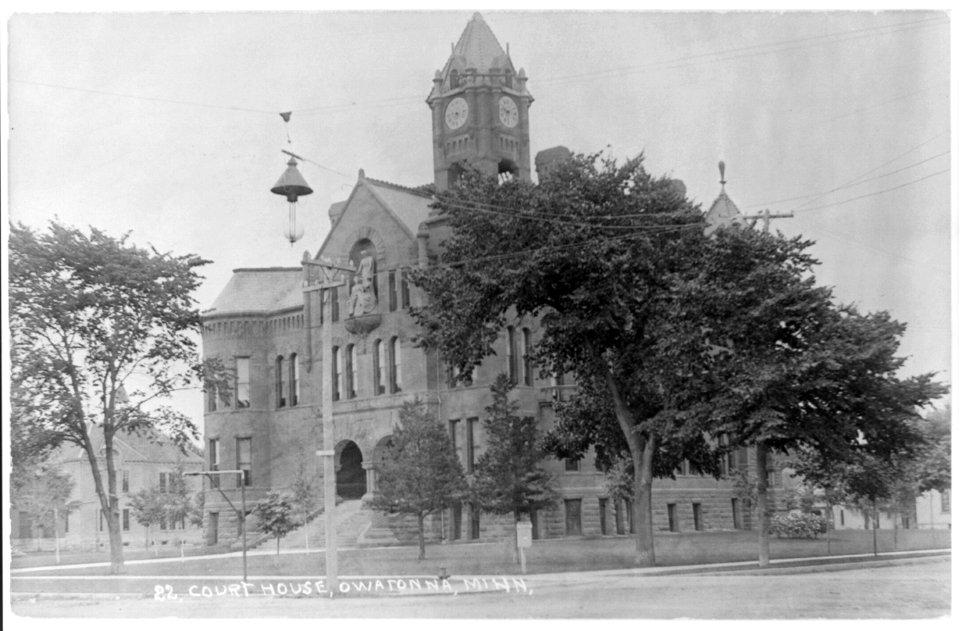 Courthosue, Owatonna, Minn. LCCN2003669777