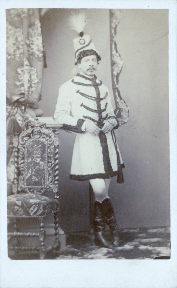 Cousiño, Luis -traje en baile de Tocornal