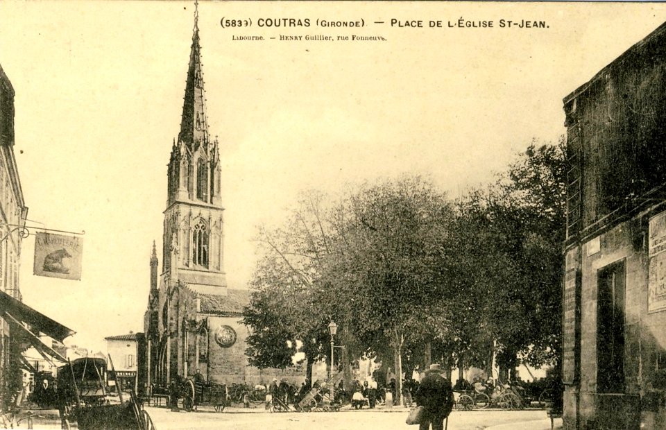 Coutras - Place de l'église 1