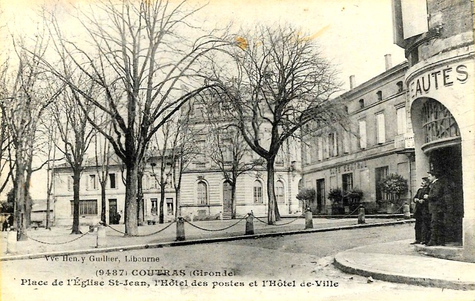 Coutras - Place de l'église 2