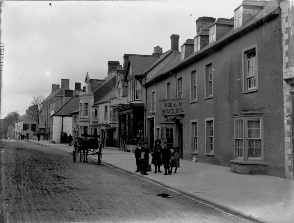 Cowbridge Road sh Bear Hotel, Cowbridge (4641414)