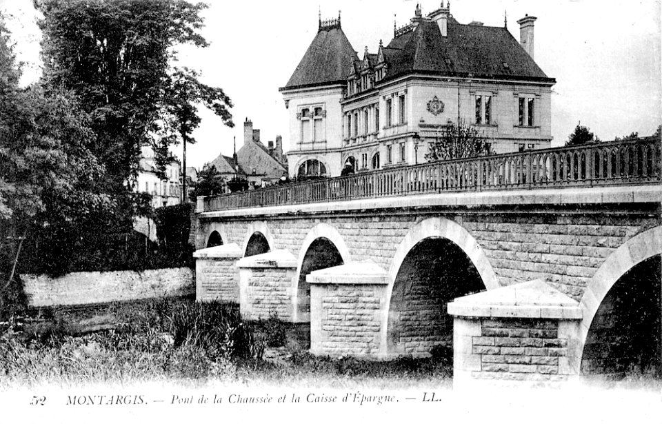 CP Montargis pont de la Chaussée et Caisse d'Épargne