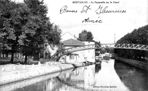 CP Montargis passerelle sur le canal