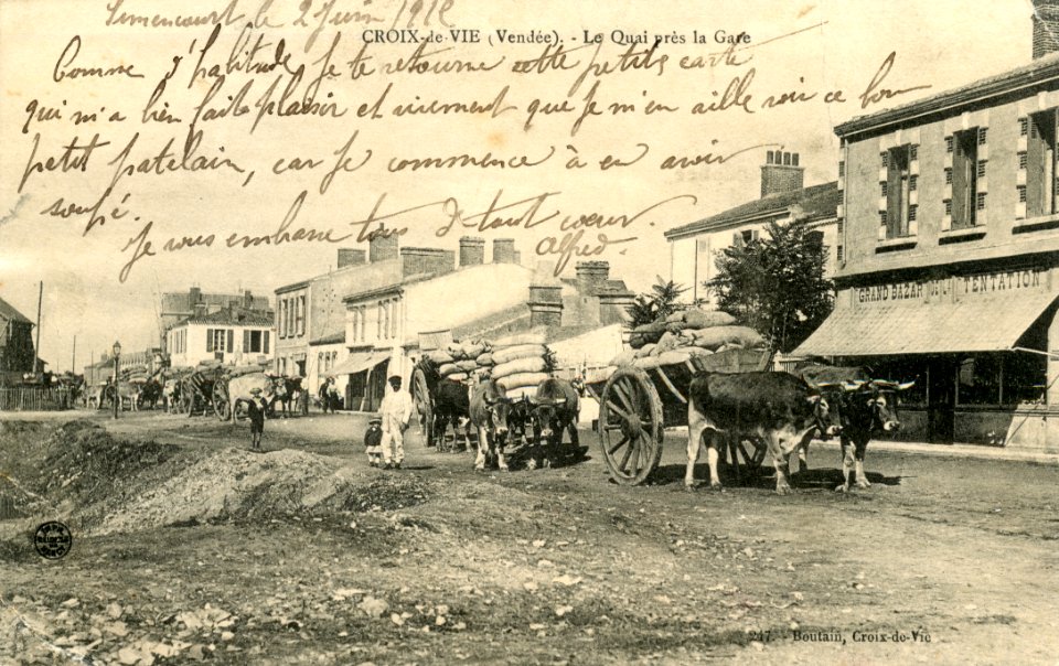 CPA Boutain CroixVie Grand Bazar