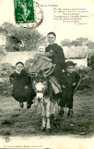 CPA Boutain femme enfant mule