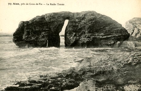 CPA Boutain Sion Roche troue