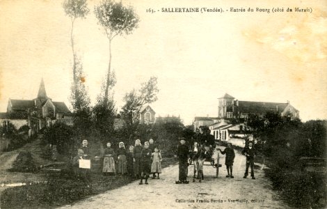 CPA Sallertaine Bourg entree