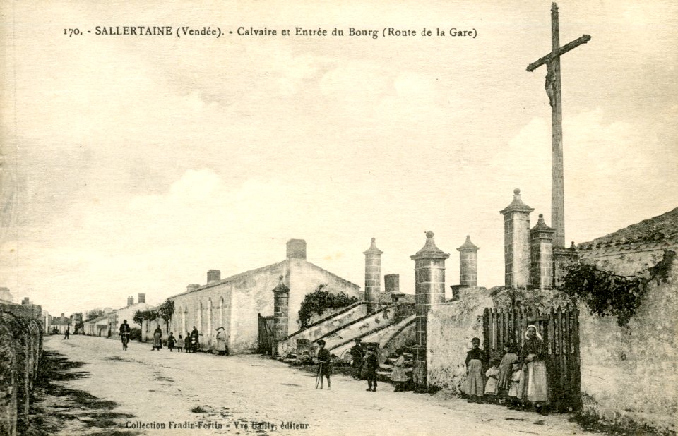 CPA Sallertaine Bourg entree Calvaire