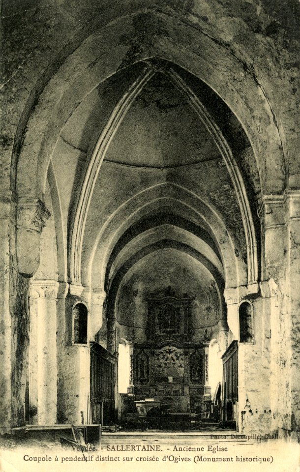 CPA Sallertaine Eglise ancienne interieur