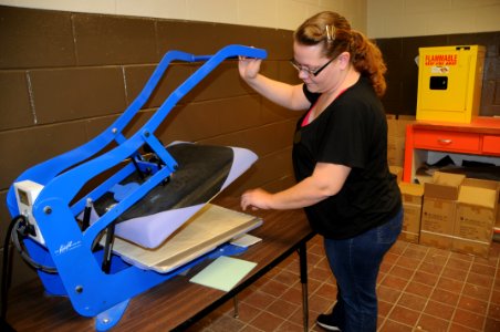 Craft center offers personalized Christmas gifts (8380829613)