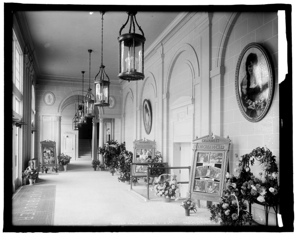 Crandell's Knickerbocker Theatre, Wash., D.C., Oct., 1917 LCCN2016852563