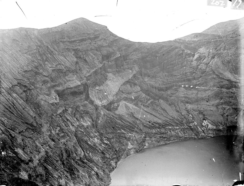 Crater lake of Soufriere volcano YORYM-TA0202