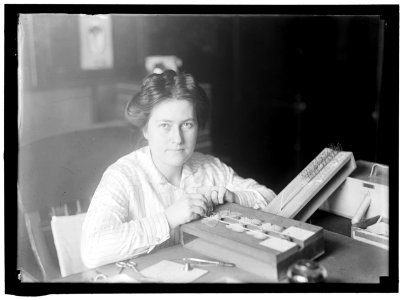 CRAWFORD, MRS. J.C. OF SMITHSONIAN LCCN2016865246