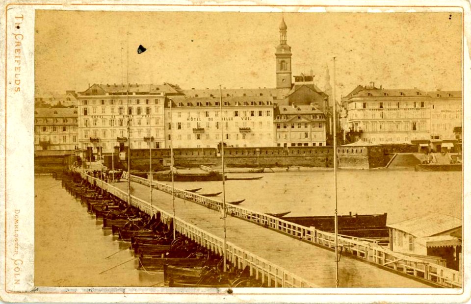 Creifelds, Theodor - Koblenz, Schiffbrücke, Blick auf Koblenz, um 1880 (uncropped)