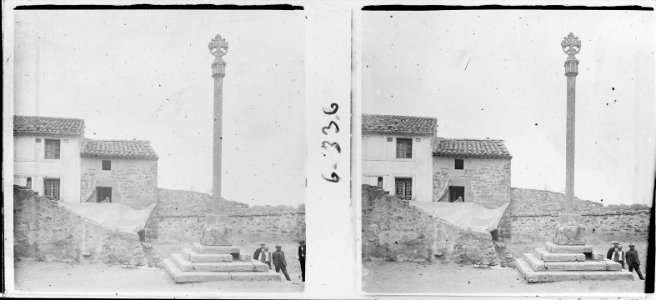 Creu a la plaça d'Ossó de Sió