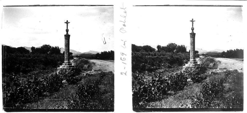 Creu de terme a prop del monestir de Poblet