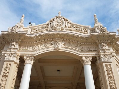 Column tourism sculpture