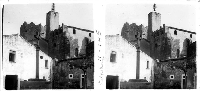 Creu i plaça de Vullpellac